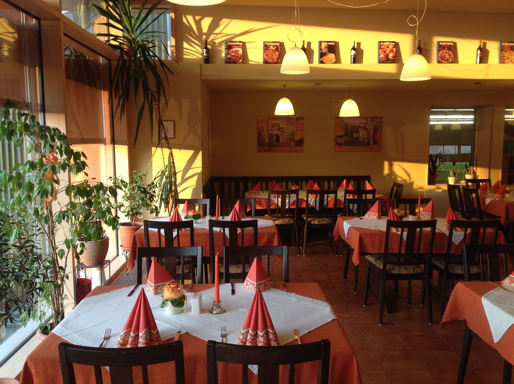 Sitzplätze Tische Ristorante Il  Corallo Hallstadt www.schlemmerbox24.de