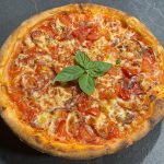 Pizza Basilikum Zwiebeln Pizza Luna Blu Heroldsberg 150x150