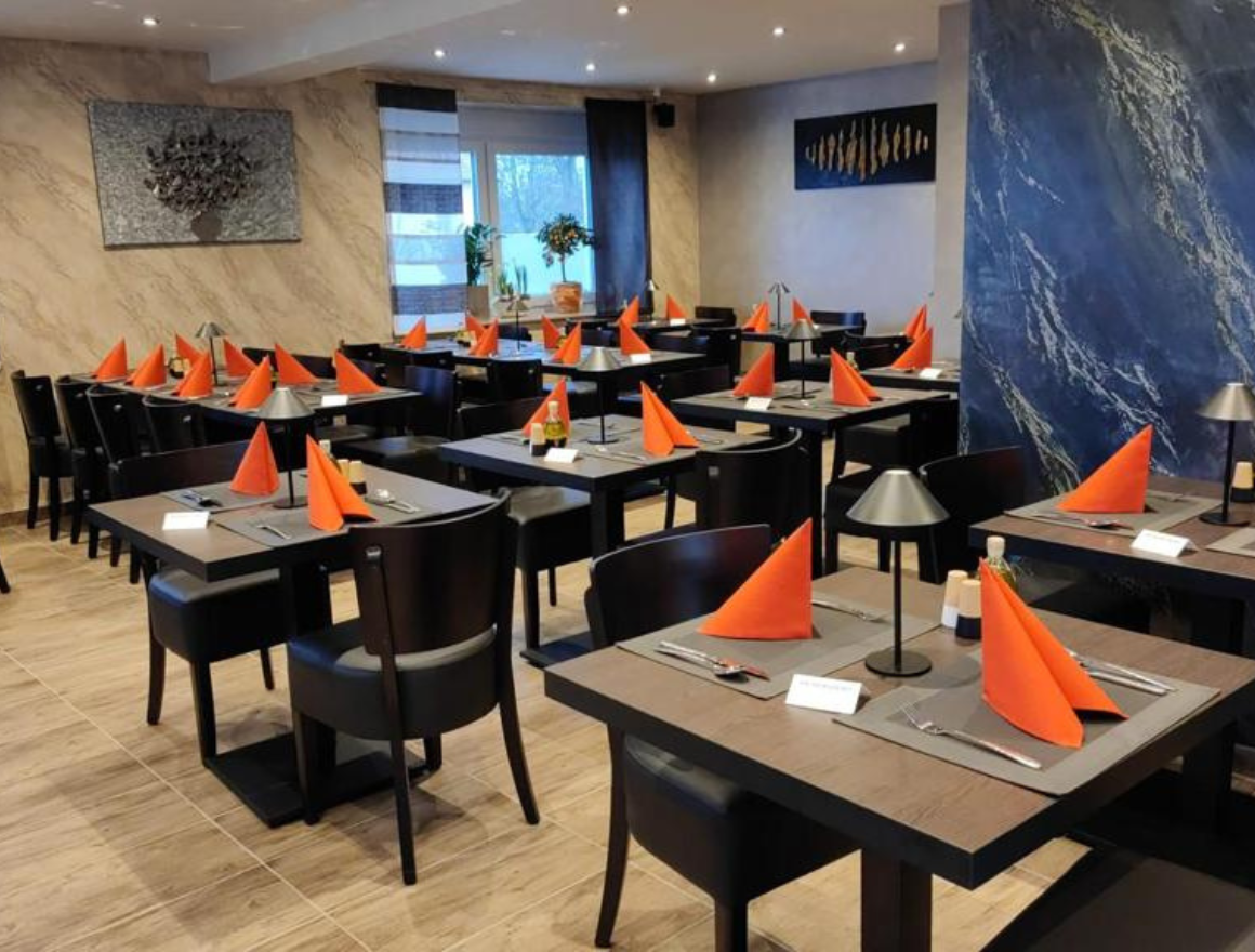 einrichtung tisch gedeckter tisch cono e franzy moenchsroth